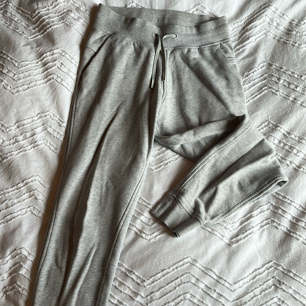 Grey LuLu tapered jogger! Size 6.